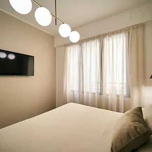 Apartment Caravaggio Golden House Next To Duomo, Milan