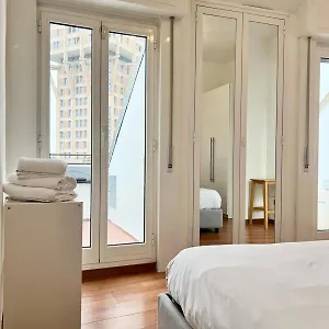 Apartment Comecasa 2 Bedrooms 450mt From Duomo, Milan