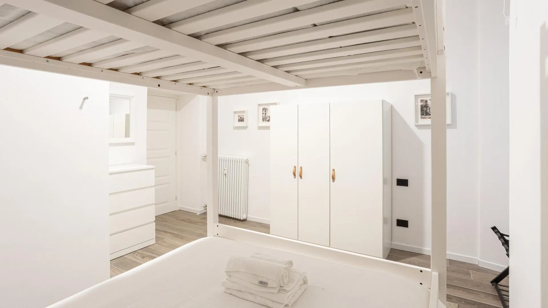Sant Ambroeus Garden Apartment Milan